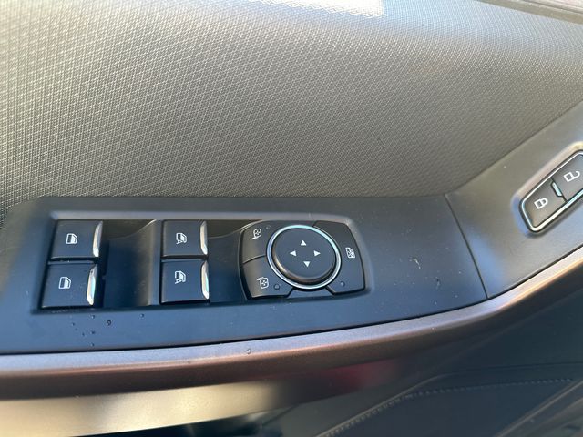 Vehicle image 25 of 30