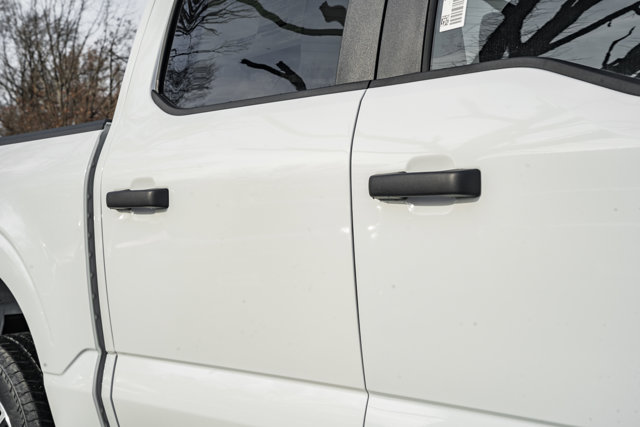 Vehicle image 28 of 39