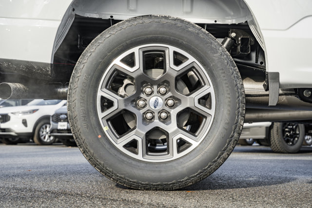Vehicle image 8 of 39