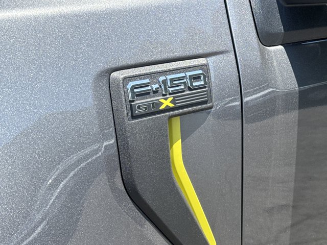 Vehicle image 33 of 34