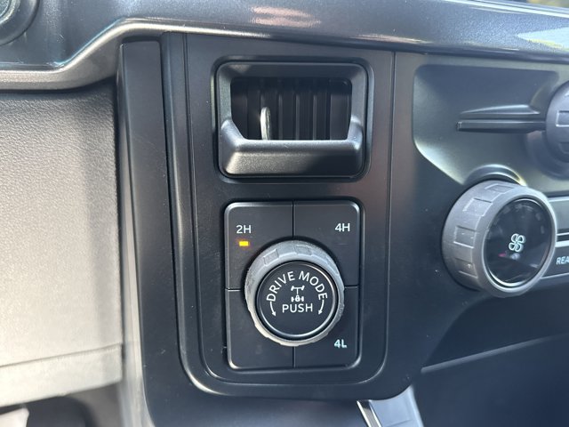 Vehicle image 23 of 34