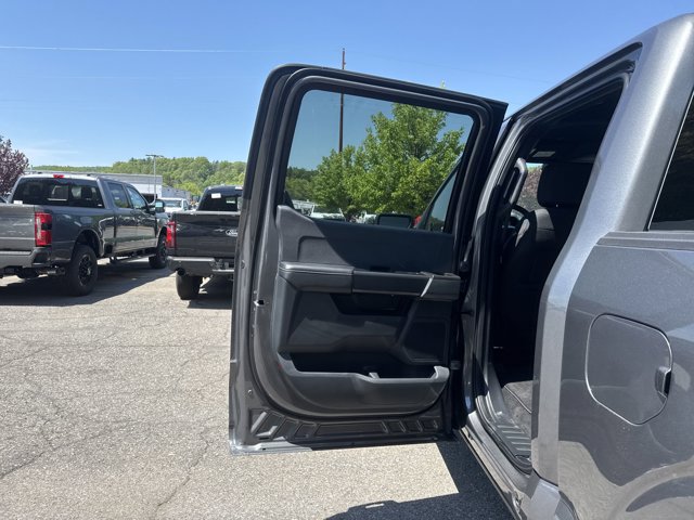 Vehicle image 15 of 34