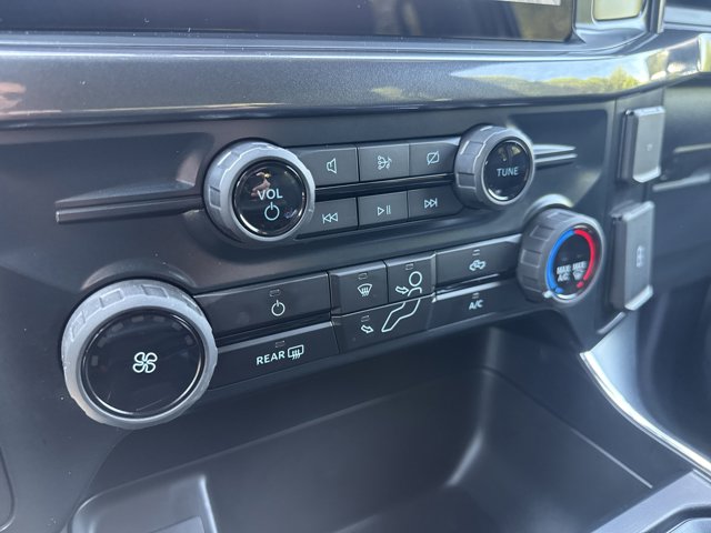 Vehicle image 22 of 34