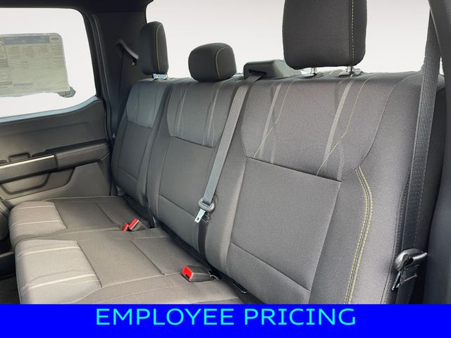 Vehicle image 13 of 15