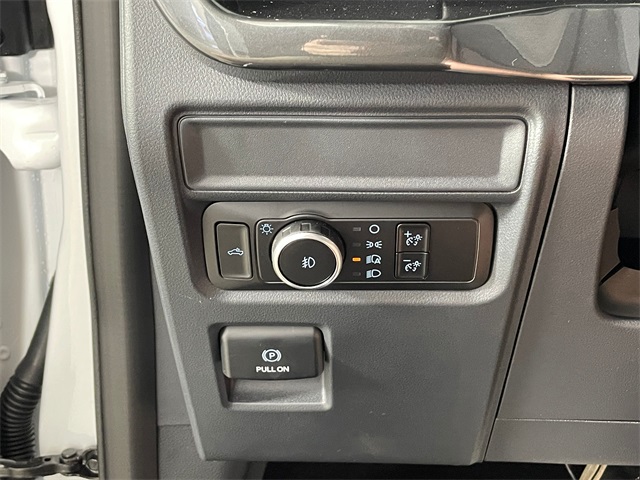 Vehicle image 17 of 22