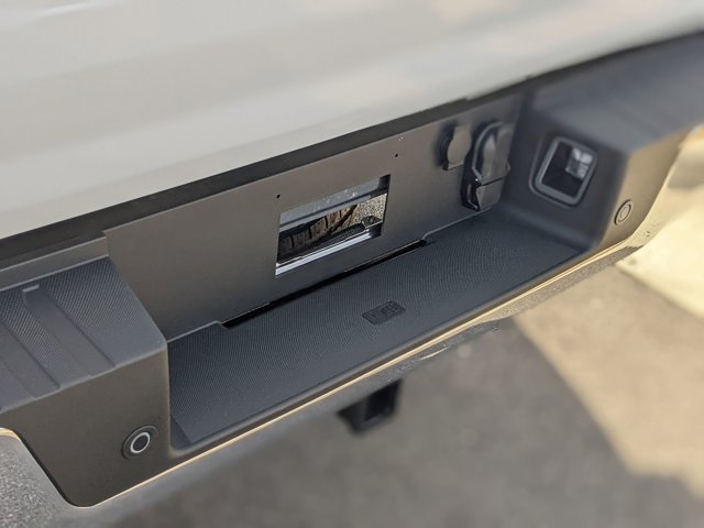 Vehicle image 33 of 41