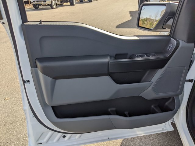 Vehicle image 16 of 41