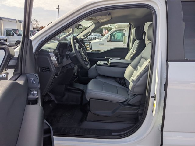 Vehicle image 13 of 41