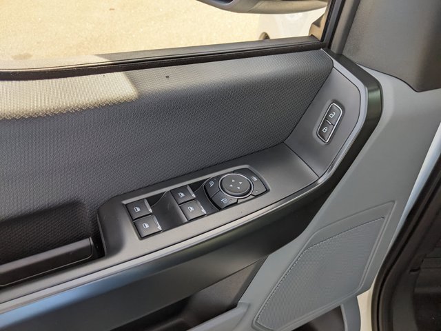 Vehicle image 17 of 41