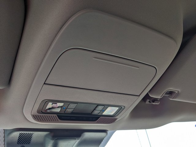Vehicle image 27 of 40