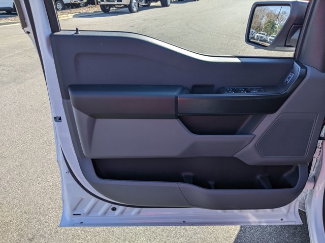 Vehicle image 16 of 40
