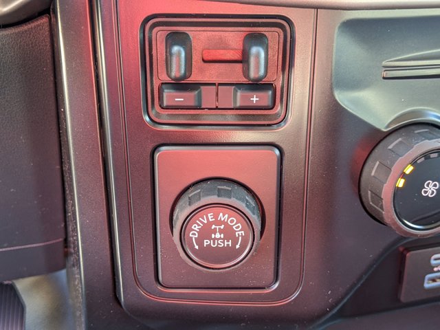 Vehicle image 25 of 40