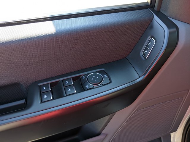 Vehicle image 17 of 40