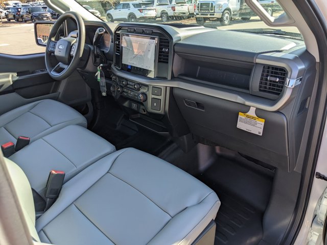 Vehicle image 38 of 40