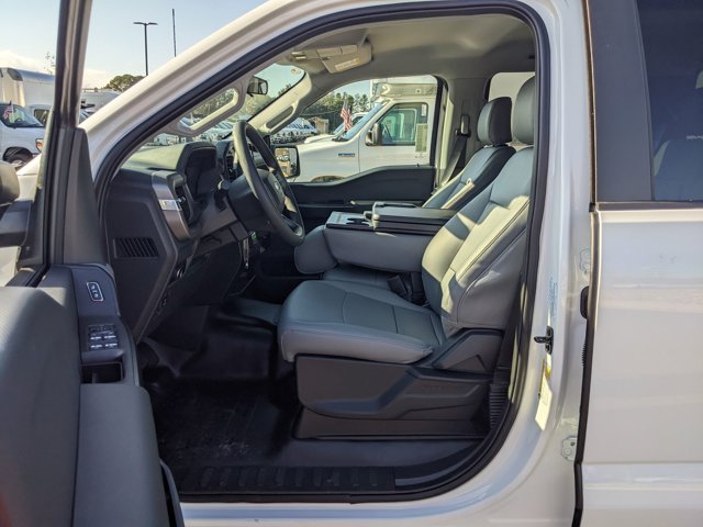 Vehicle image 13 of 40