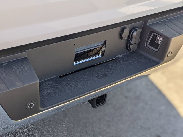 Vehicle image 32 of 40