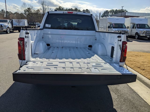 Vehicle image 33 of 40