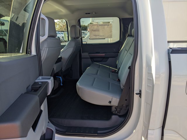 Vehicle image 28 of 40