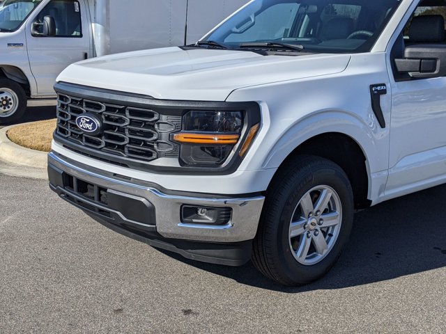 Vehicle image 10 of 40