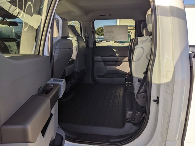 Vehicle image 28 of 40