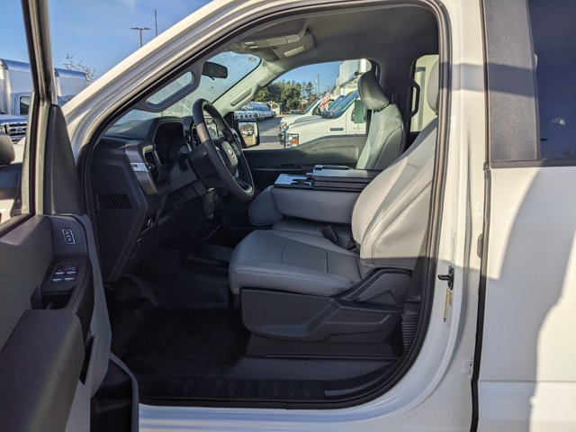 Vehicle image 13 of 40