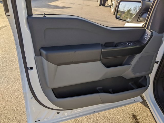 Vehicle image 16 of 40