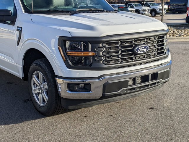 Vehicle image 10 of 40