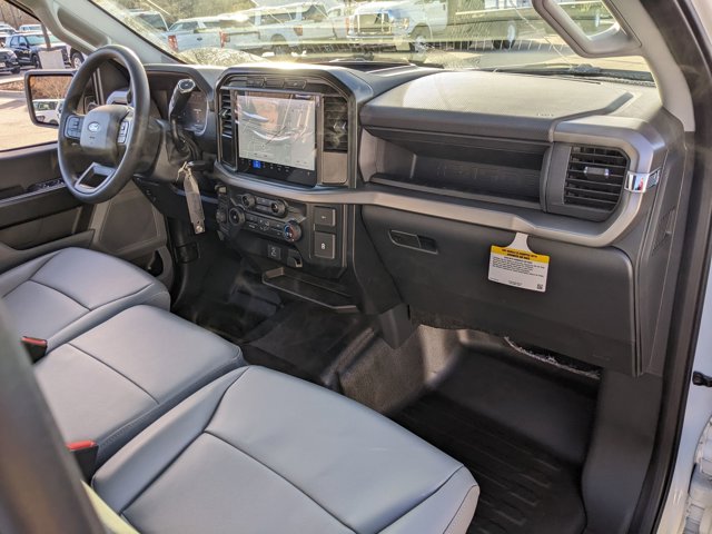 Vehicle image 38 of 40