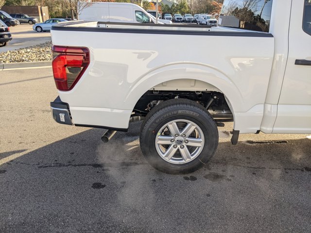 Vehicle image 34 of 40