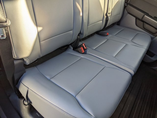 Vehicle image 36 of 40