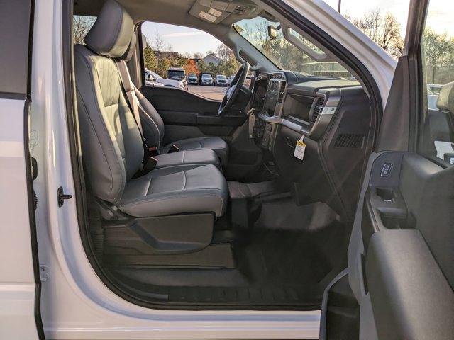 Vehicle image 37 of 40