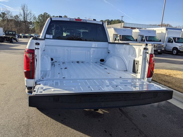 Vehicle image 33 of 40