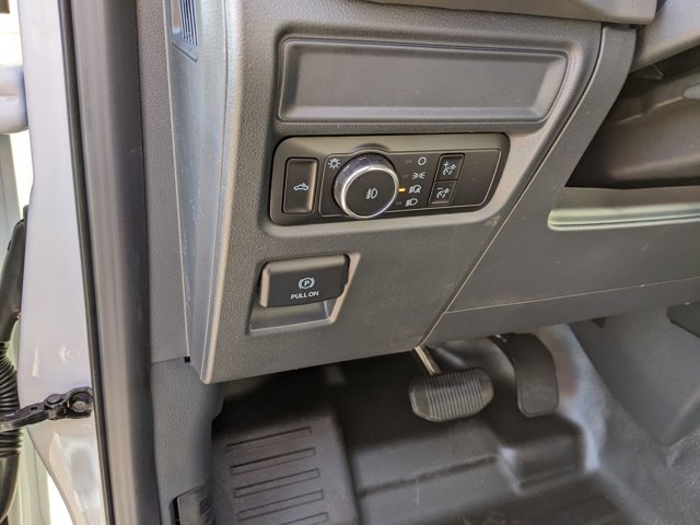 Vehicle image 18 of 40
