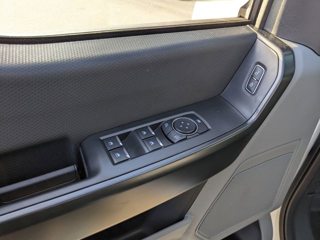 Vehicle image 17 of 40