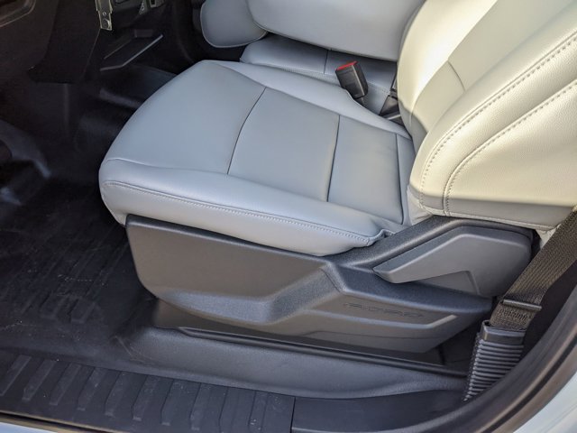 Vehicle image 14 of 40