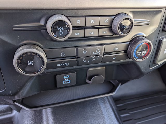 Vehicle image 24 of 40