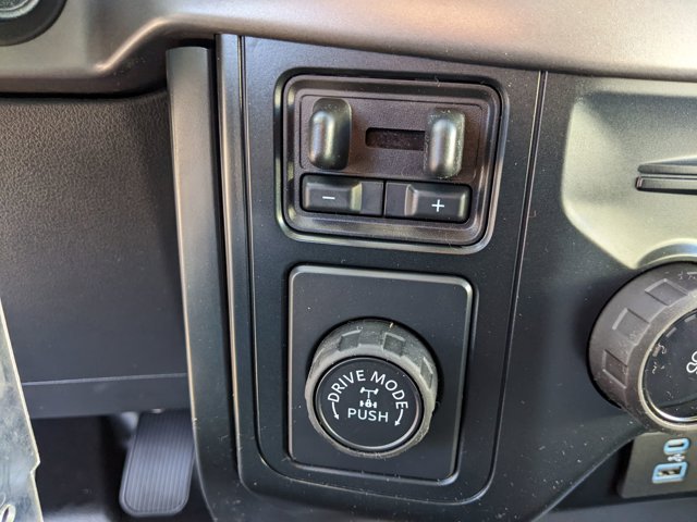 Vehicle image 25 of 40