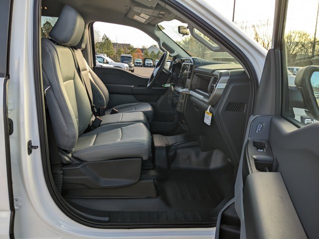 Vehicle image 38 of 41