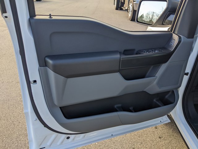 Vehicle image 16 of 41