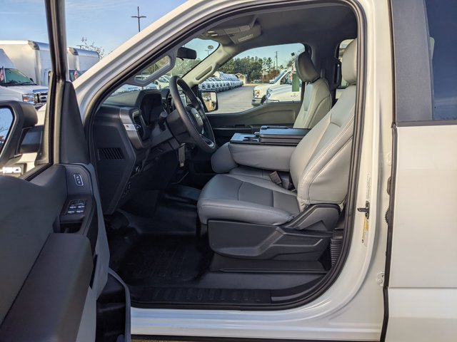 Vehicle image 13 of 41