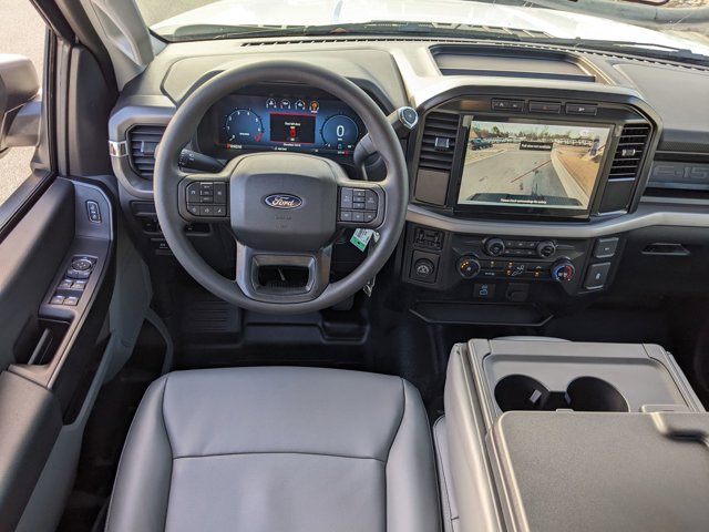 Vehicle image 32 of 41