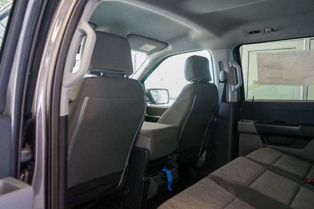 Vehicle image 33 of 37