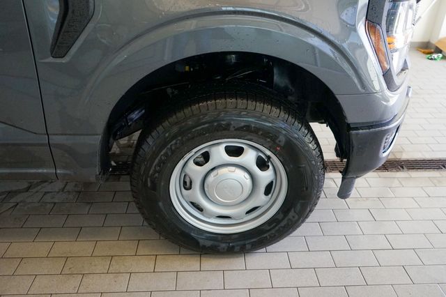 Vehicle image 25 of 37