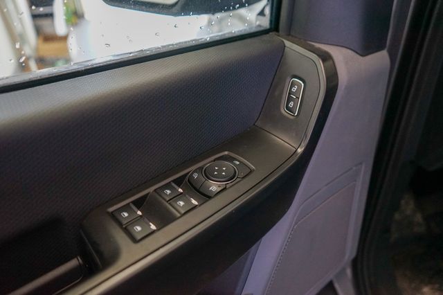Vehicle image 26 of 37
