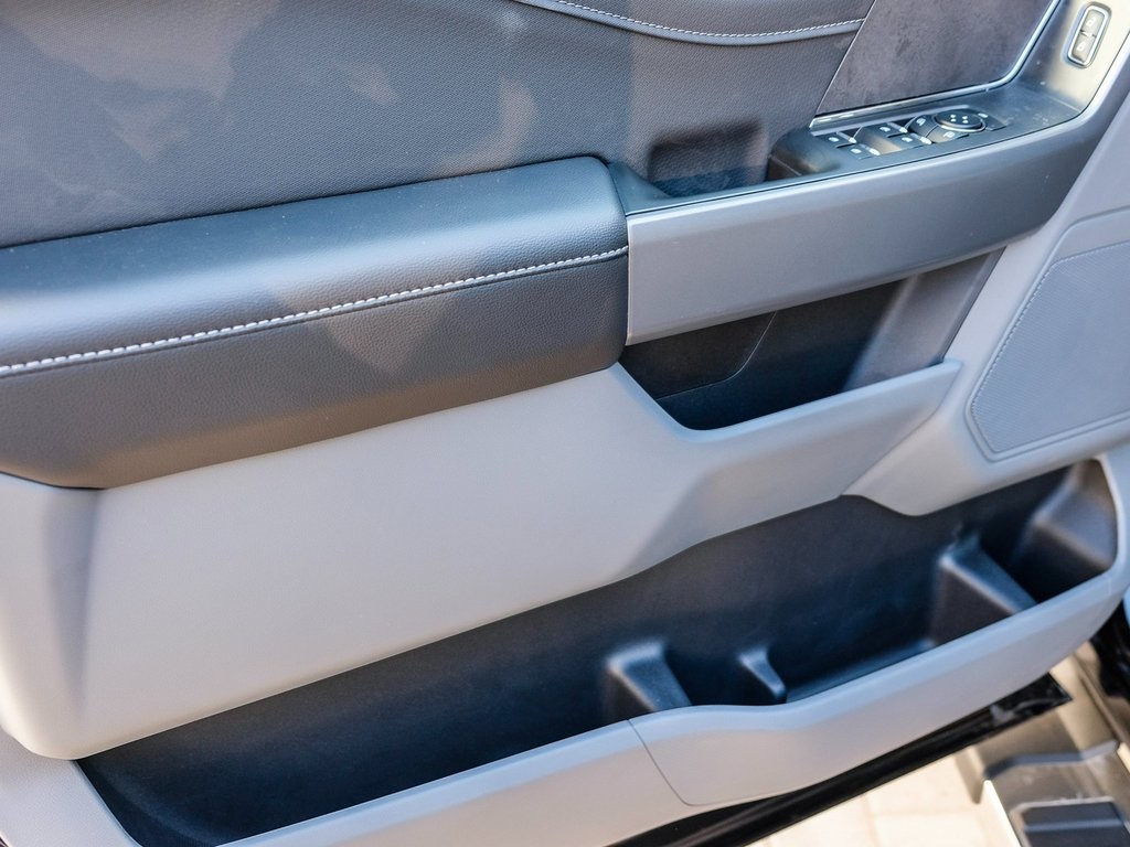 Vehicle image 18 of 48