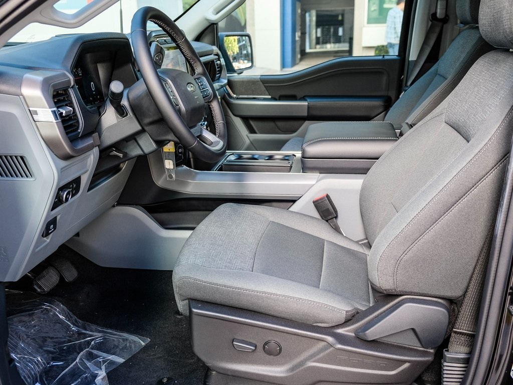 Vehicle image 17 of 48