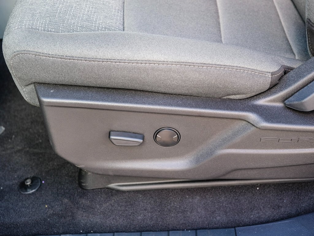 Vehicle image 19 of 48