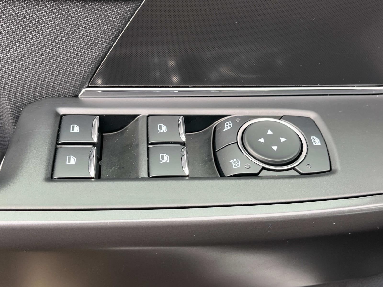 Vehicle image 16 of 30