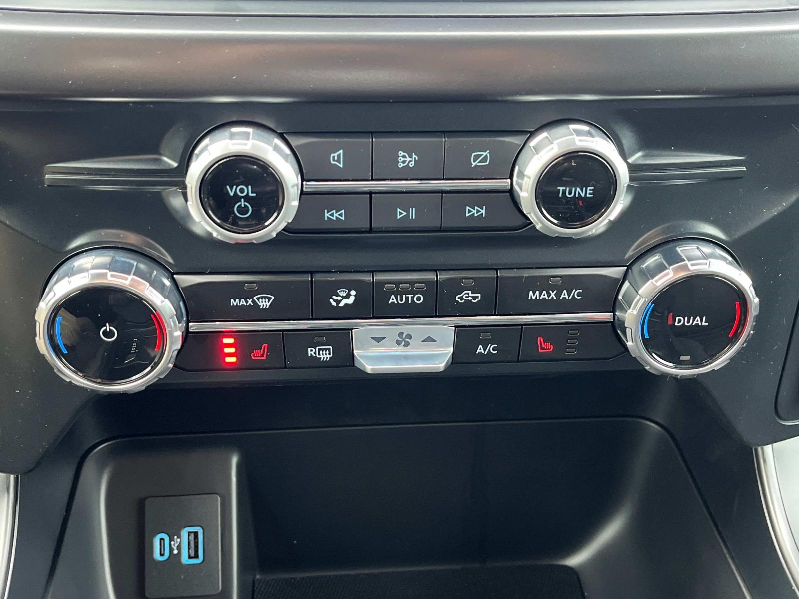 Vehicle image 26 of 30