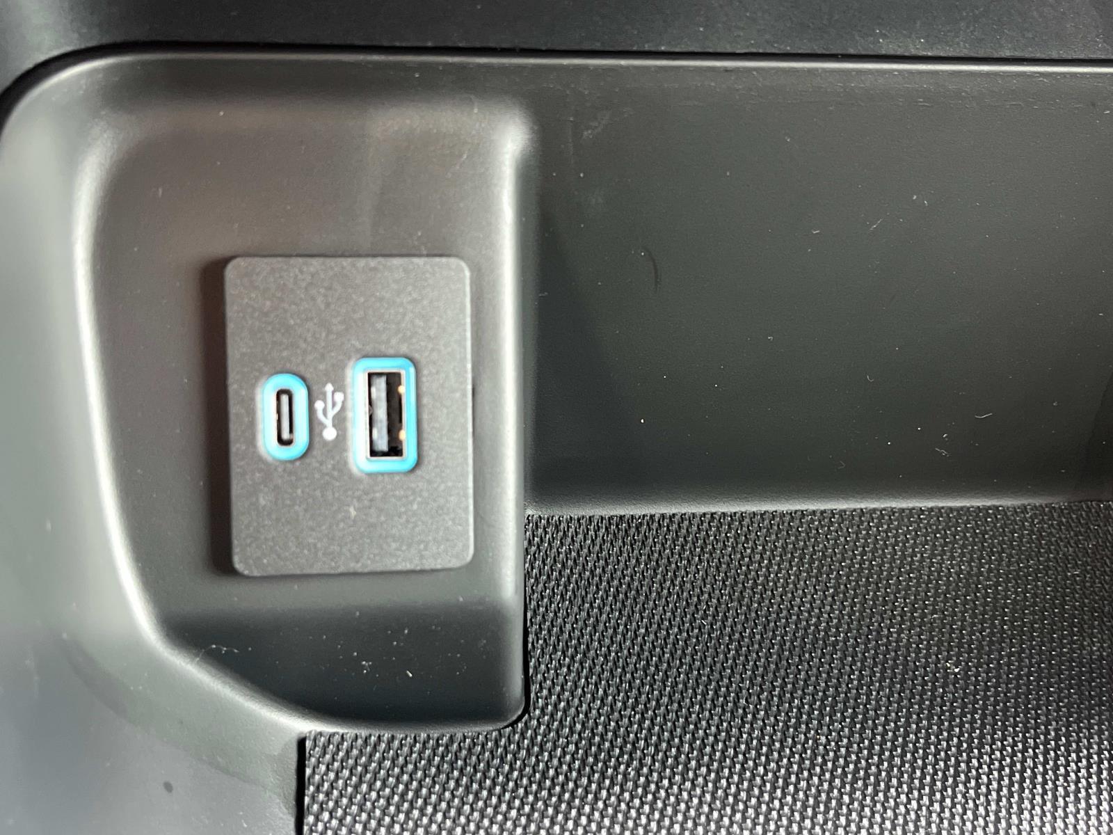 Vehicle image 27 of 30